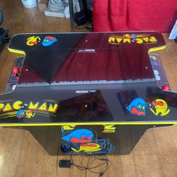 Pac-Man Arcade Game 1Up