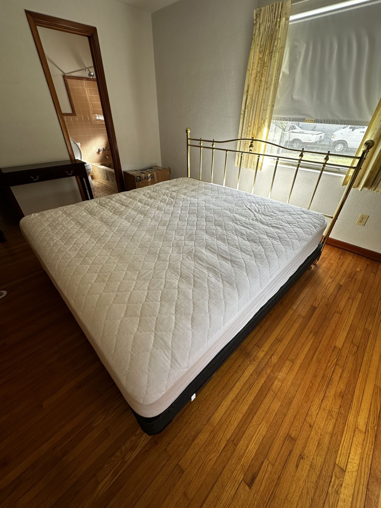 QUEEN SIZE SERTA Extra Meridian Matress With Box Spring Supports