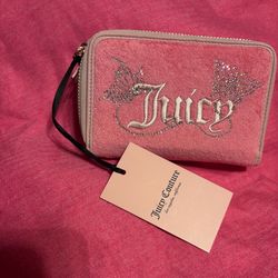 Juicy Couture Wing It card case and wallet in pink.