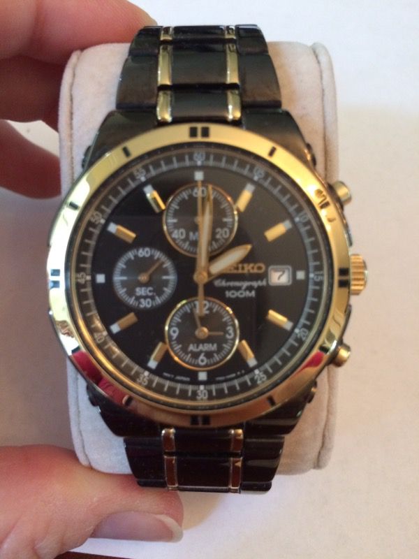 Men's Seiko chronograph 100m black/gold stainless steel water resistant  watch for Sale in York, SC - OfferUp