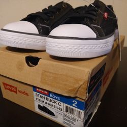Boy's Levi's Stan C Shoes Size 2