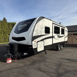 2018 Winnebago Minnie Plus 26RB 