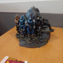 Halo Reach Noble Team Legendary Limited Edition Statue 2010 NOT COMPLETE