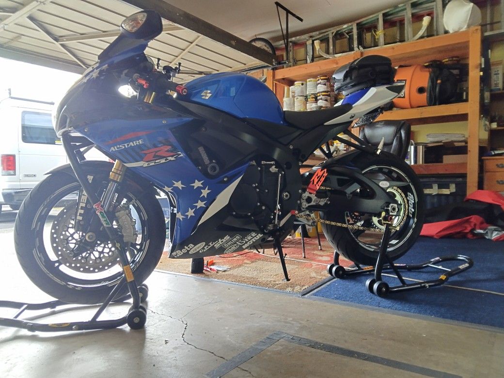 Suzuki 2011 GSX-R 750 VERY LOW MILEAGE
