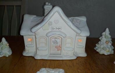 Precious Moments Sugar Town Sam's Doctor Office village house nightlight lamp