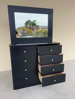 8 drawer with mirror and rails
