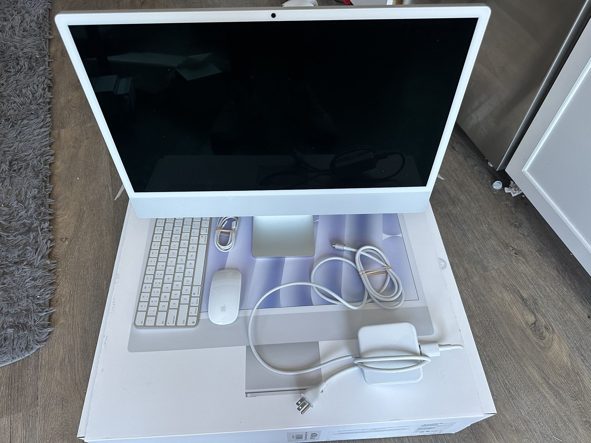 BRAND NEW M4 IMAC 2024 512SSD