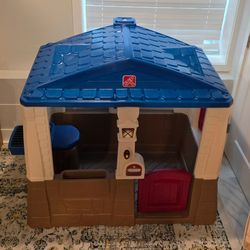 Step2 Neat & Tidy Cottage Playhouse