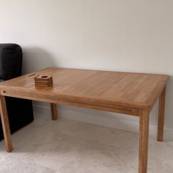 Brand New Gaming / Board Game Table – Perfect Condition