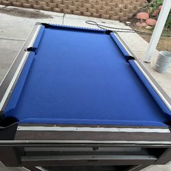 COMMERCIAL COIN-OP  POOL TABLE 