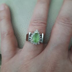 14k White GOLD Ring WITH DIAMONDS and PERIDOT STONE, Size 5 1/4