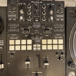 DJ Equipment 