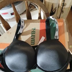 Victoria's Secret Blingy Bra Color Black