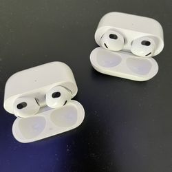 ear pads generation 4 in excellent condition $80 dollars each 