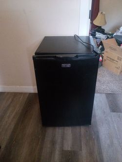 Very nice mini fridge