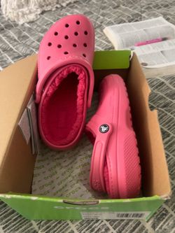 NEW Crocs Classic Lined Clogs – Hyper Pink – Women’s 8 / Men’s 6