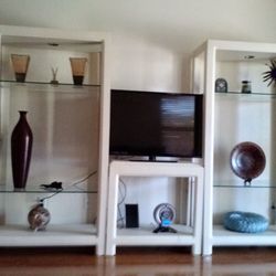Wall units with Glass shelves