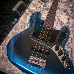 Fretless American Fender Professional 2 Bass 4 String Guitar With Hard Shell Case