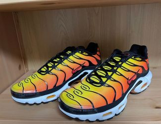 Black, orange and yellow casual running shoes