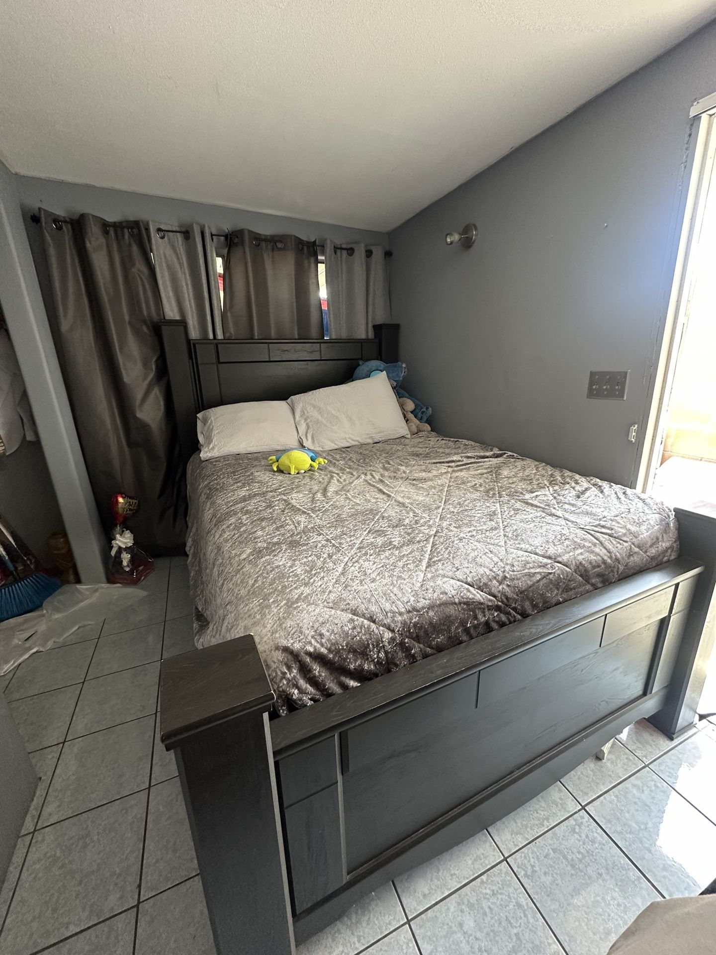 Queen Bed Frame Home & Garden