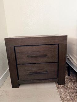 Wooden 2-Drawer nightstand