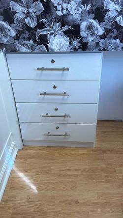 Small drawer with locks - like NEW