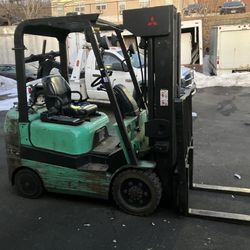 03 Mitsubishi Forklift 4k Machine