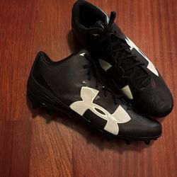 Under Armour Mid top Football Cleats