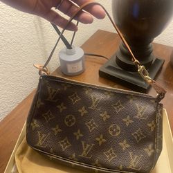 Authentic Louis Vuitton Pochette
