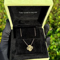 18k yellow gold Van cleef style Alhambra clover shape necklace