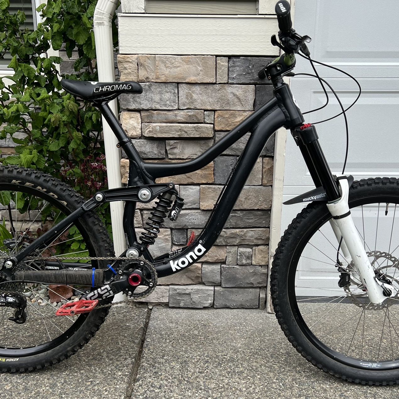 Kona Entourage Downhill Bike - Custom Upgrades Excellent Condition