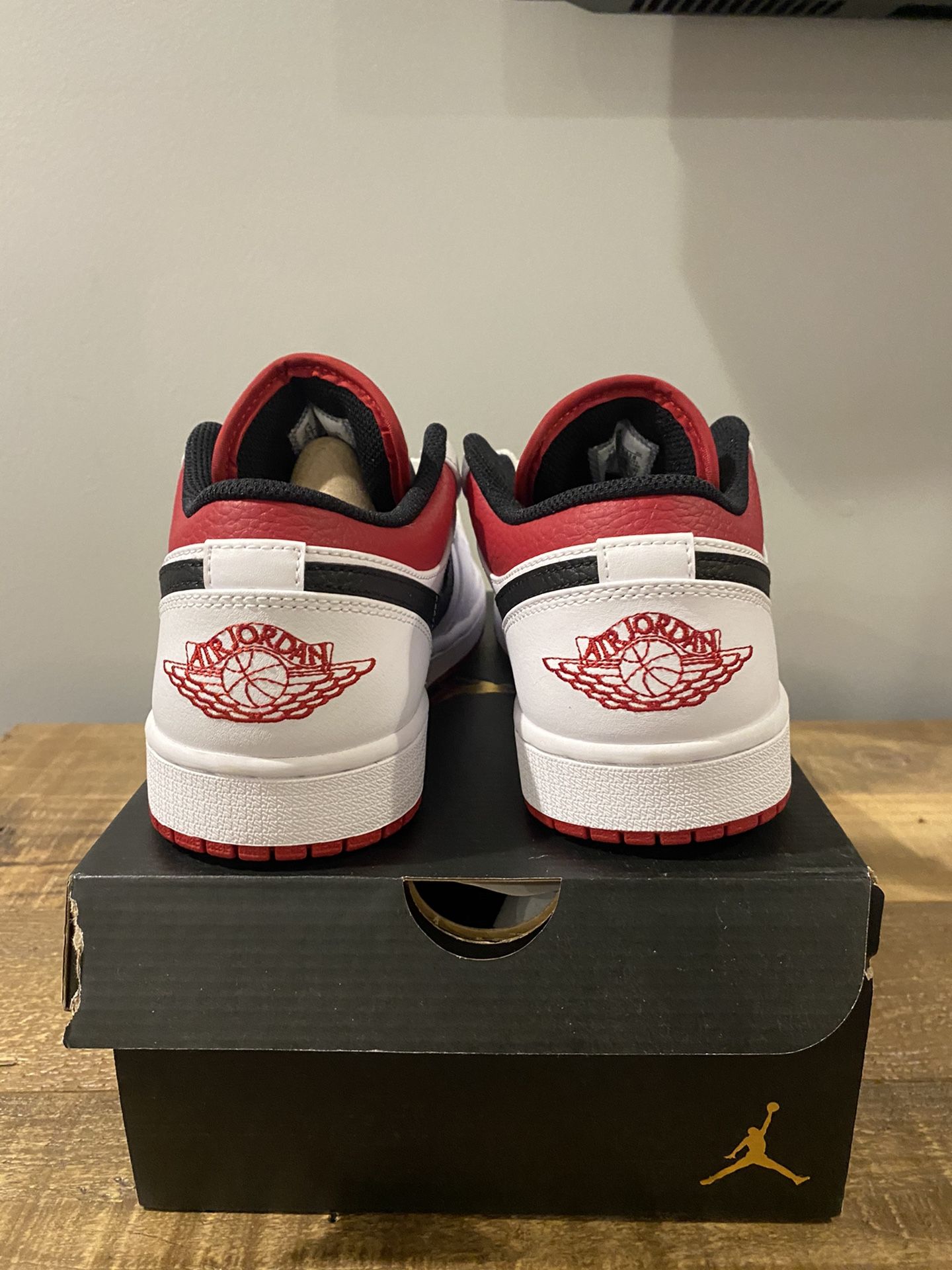 Jordan 1 University Red Size 8.5 for Sale in Las Vegas, NV - OfferUp