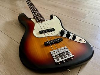 2006 Fender USA Highway one Jazz Bass Nitro Sunburst.