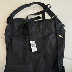 LESportSAC Black Cross Body Bag