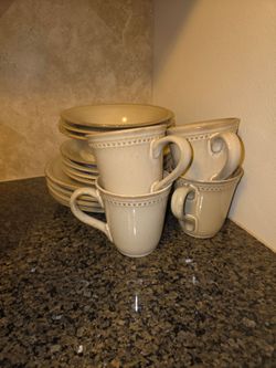 Cream Ceramic Dinnerware Set with Mugs