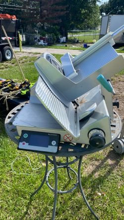 Deli slicing machine