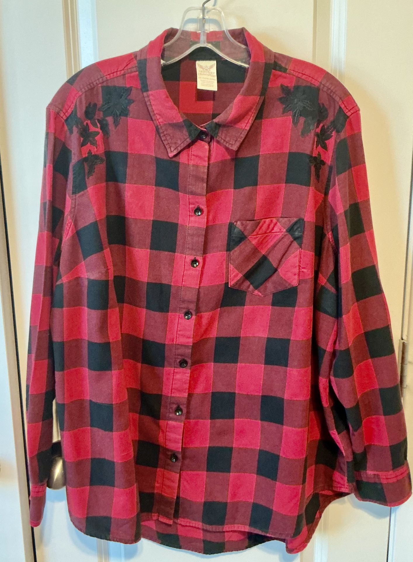 Faded Glory Women’s Red & Black Plaid Flannel Shirt w/Floral Appliqués 2XL