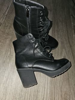 Women Black Boots