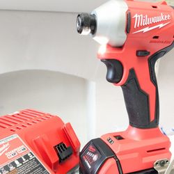 M18 Milwaukee ULTRA COMPACT Impact Drill Combo 