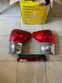 07-13 Toyota Tundra taillights