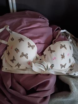 Victoria's secret bra size 32A brand new never been worn