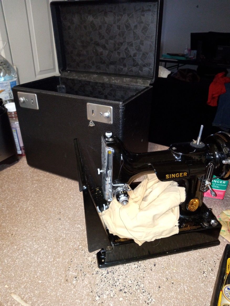 1941 Singer Sewing Machine