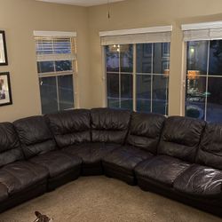 Dark Leather Seactional Couch 