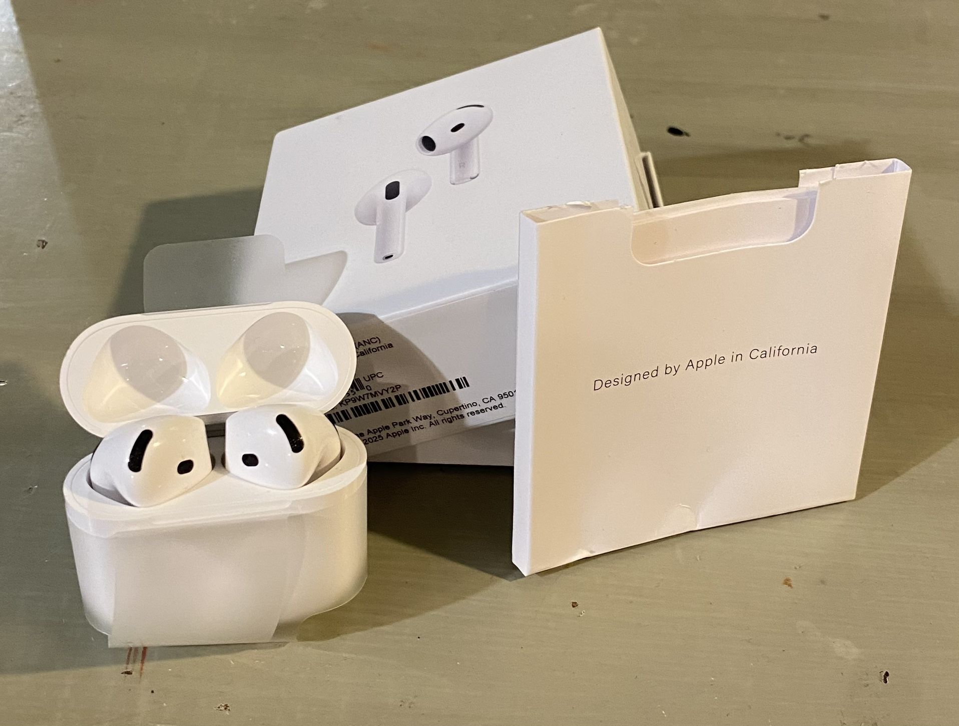 Apple AirPods Gen 4