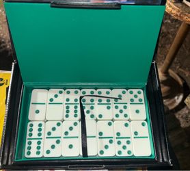 Vintage 2006 Marlboro Menthol 28-Piece Domino Set