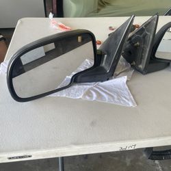 1 Electric Mirror For A 2007 Chevy
