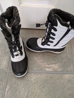 Women's winter boots size 6