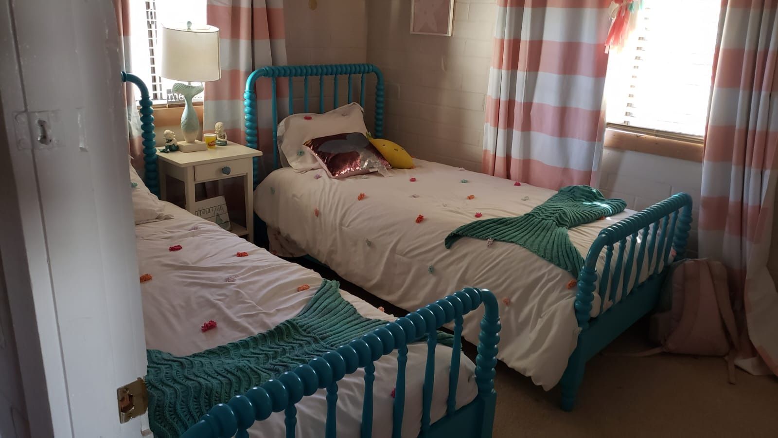 4 Twin beds with mattress