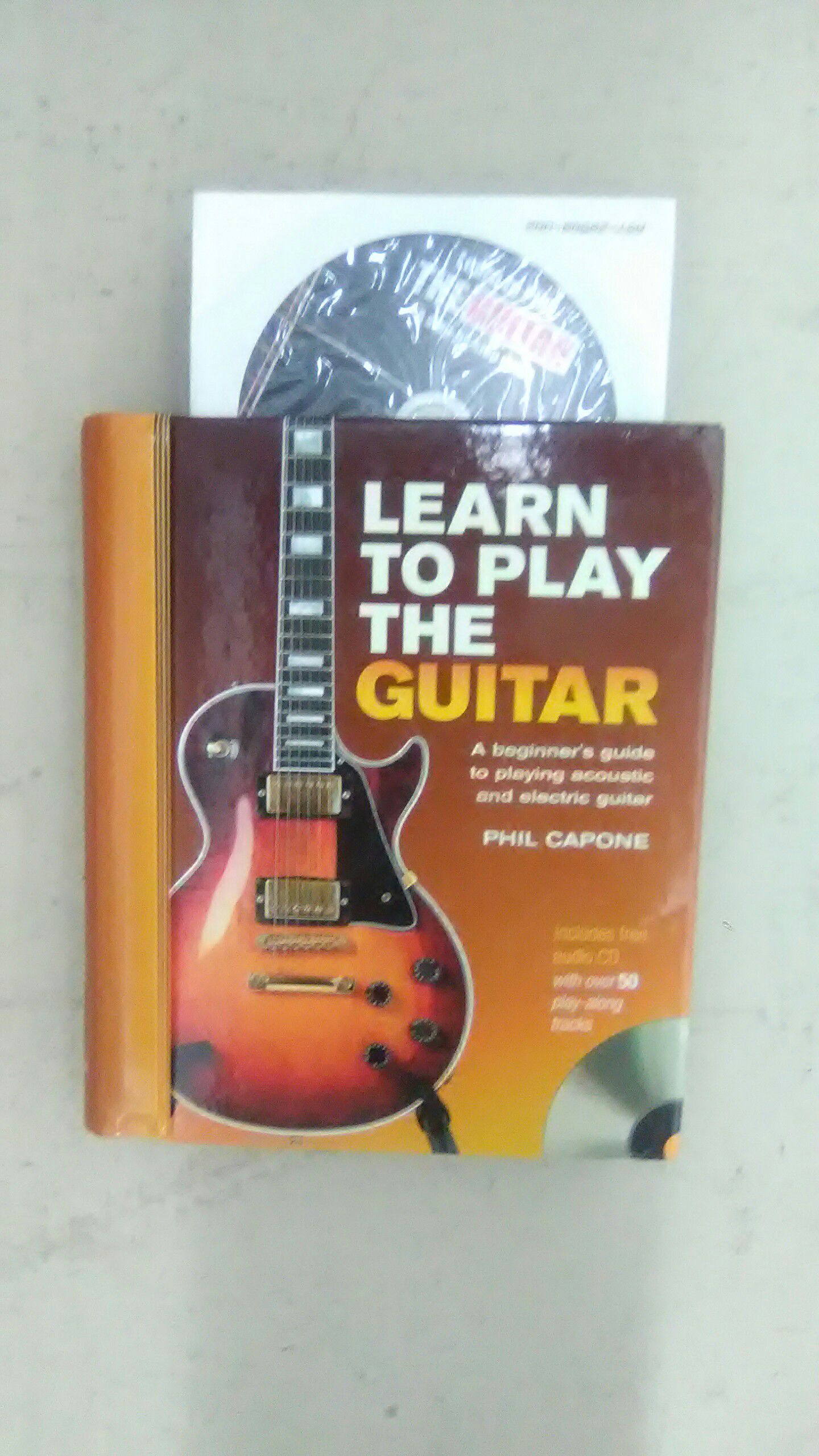 Learn How to Play the Guitar book with CD
