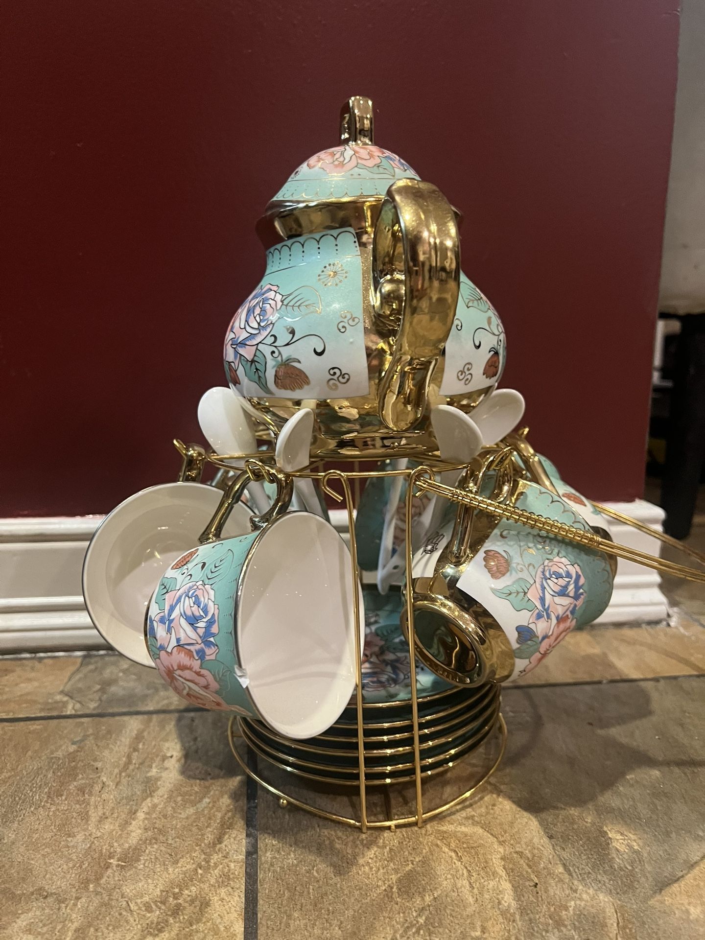 20 Piece Porcelain Tea Set